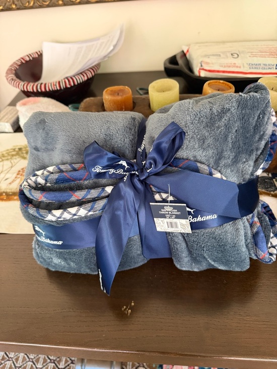 Tommy Bahama Other - Plush 50 x 60 Inch “Tommy Bahama” Throw